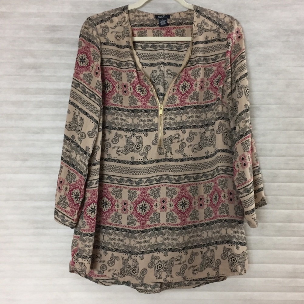 💥Rue 21 boho/tribal top with gold zipper